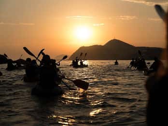 Dubrovnik: Guidad tur med havskajakpaddling i solnedgången med vin