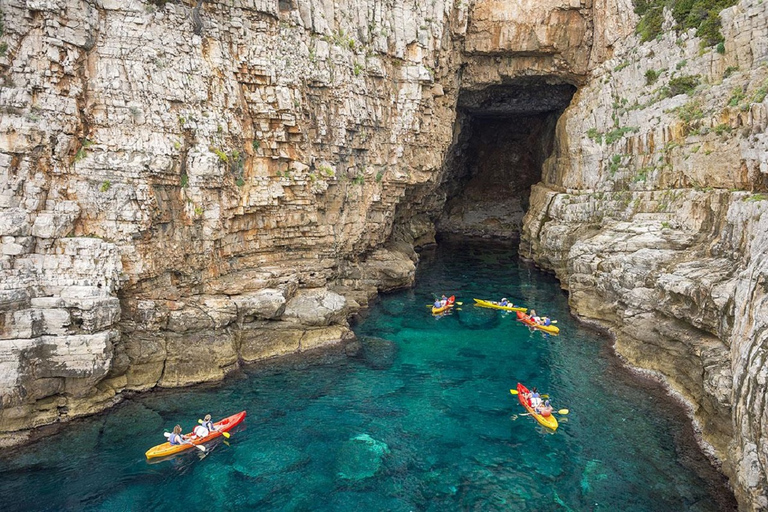 Dubrovnik: Guided Sunset Sea Kayaking with Snacks and Wine