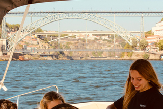 Porto: Crociera in barca sul fiume Douro con degustazione del vino Porto