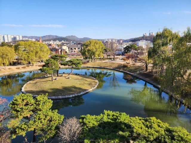 Visit Suwon: Private Full-Day Trip of Hwaseong Fortress in Suwon