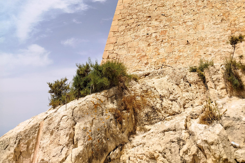 Alicante: Santa Bárbara Castle & Local Traditions Tour 3H French-speaking tour