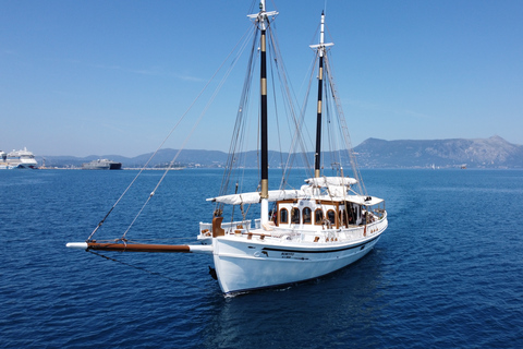 Corfu-stad: boottocht van een hele dag met lunch- en zwemstopsGedeelde groepscruise met maaltijd- en zwemstops