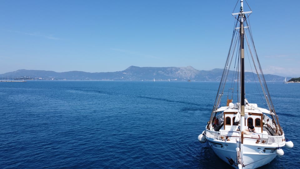 Corfou Croisière au coucher du soleil sur un bateau classique avec