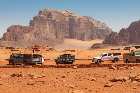 Excursion d'une journée d'Aqaba à Wadi Rum avec visite en jeep et dîner