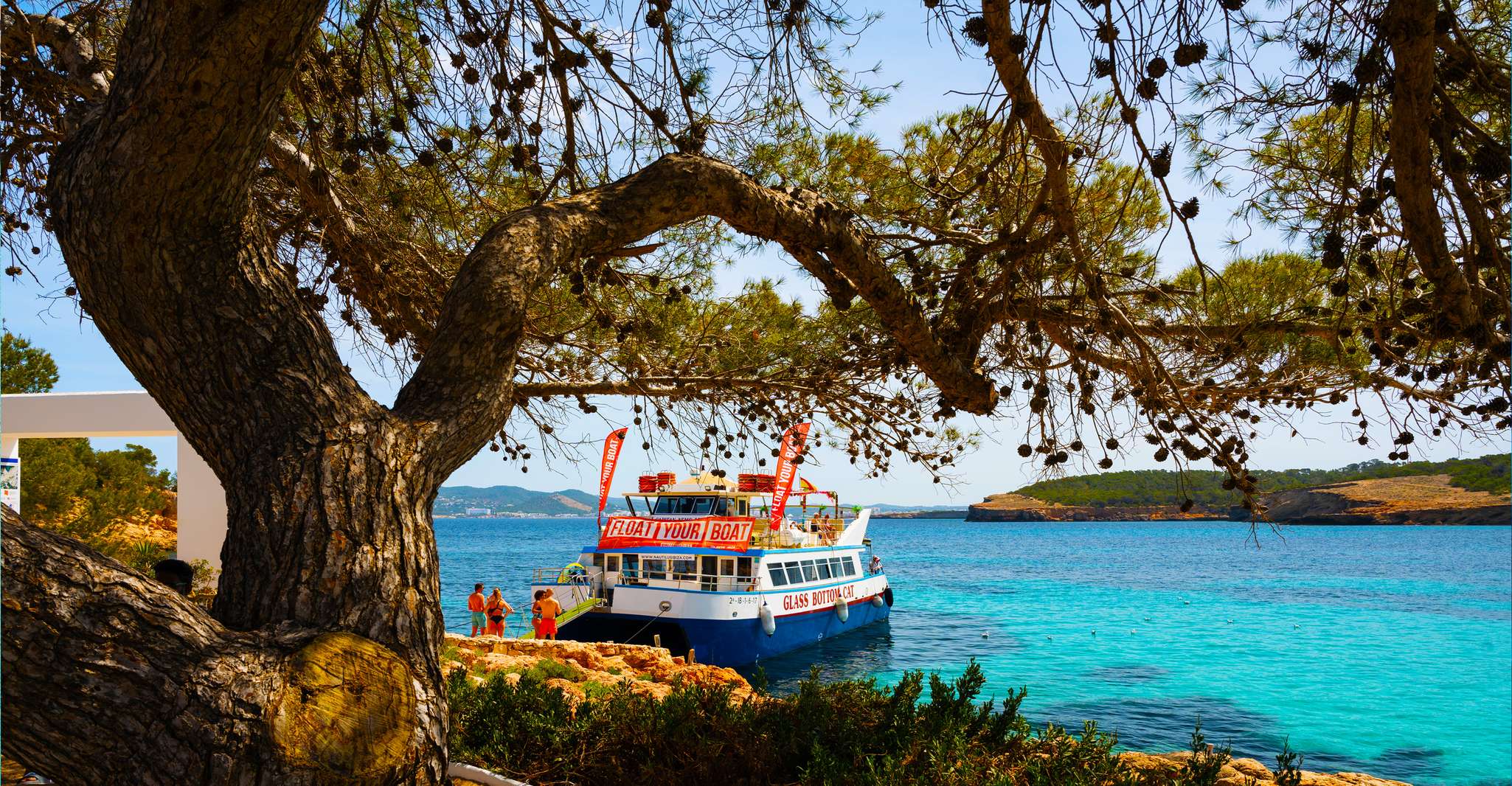 Ibiza, strandhopping cruise met paddleboard, eten en drinken - Housity