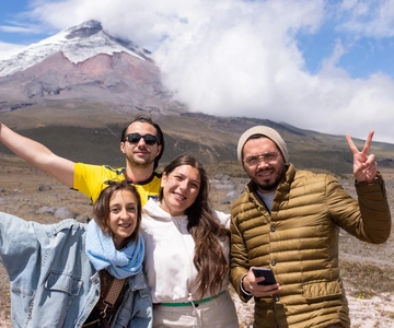 From Quito: Cotopaxi National Park and Quilotoa Lagoon Hike