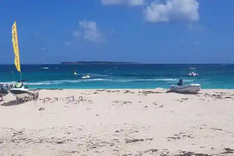 Philipsburg: Guided Beach Hopping Tour with Hotel Pickup