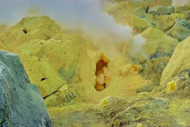 Espectáculo de fumarolas de azufre: Expedición al interior del volcánExcursión privada a las fumarolas de azufre