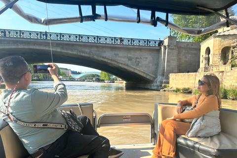 Tbilisi: recorrido turístico por el río Mtkvari con bebida de bienvenida