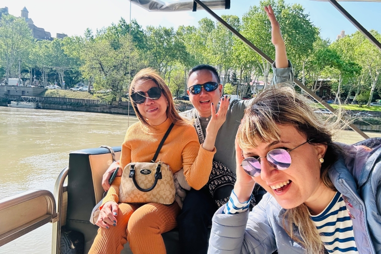 Tbilisi: Mtkvari River Sightseeing Tour with Welcome Drink