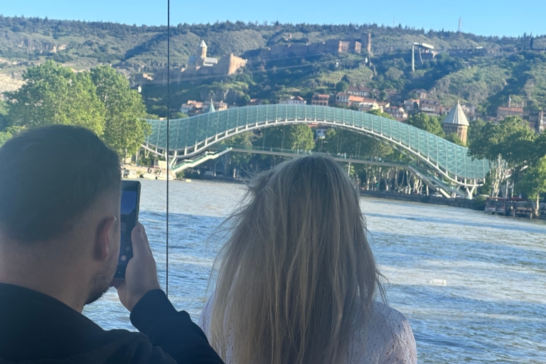 Tbilisi: recorrido turístico por el río Mtkvari con bebida de bienvenida