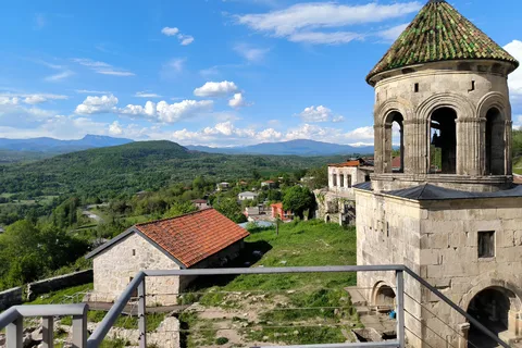 Kutaisi: Bagrati, Gelati, & Motsameta Monastery Guided Tour