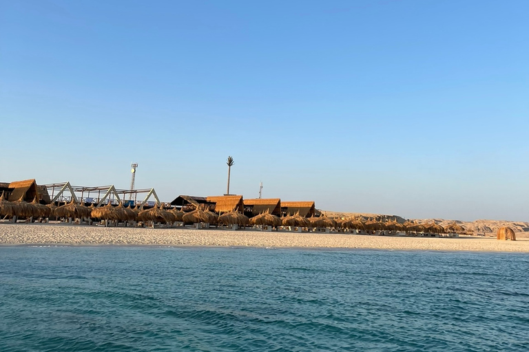 Hurghada: Cruzeiro de luxo de elite para a baía de Orange com almoçoHurghada: cruzeiro de luxo em Orange Bay com almoço e mergulho com snorkel