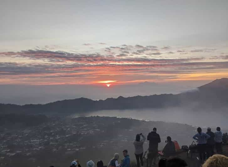 Ubud Randonn E Au Lever Du Soleil Sur Le Mont Batur Et Source D Eau