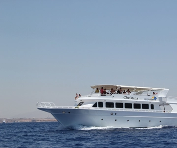 Dahab: luxury Snorkeling cruise with buffet lunch