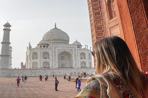 Z Delhi: Prywatna wycieczka po Tadż Mahal o wschodzie słońca