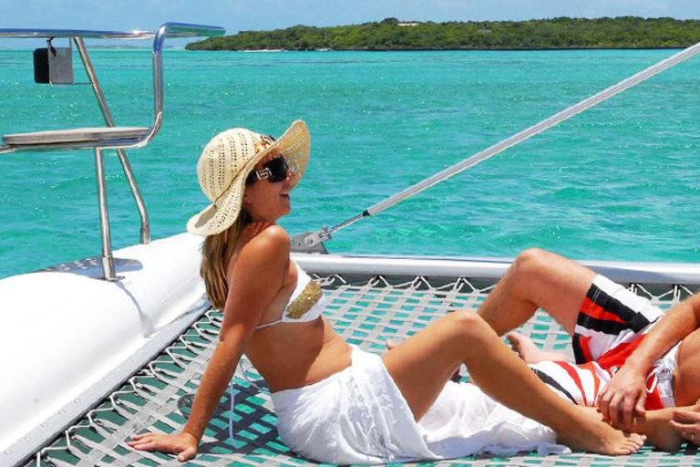 Escapada privada en catamarán a Île aux CerfsEscapada privada en catamarán a la isla de los Ciervos