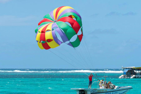 Escapada privada en catamarán a Île aux CerfsEscapada privada en catamarán a la isla de los Ciervos