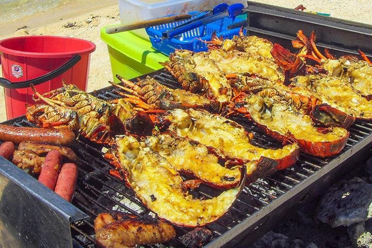 Escapada privada en catamarán a Île aux CerfsEscapada privada en catamarán a la isla de los Ciervos