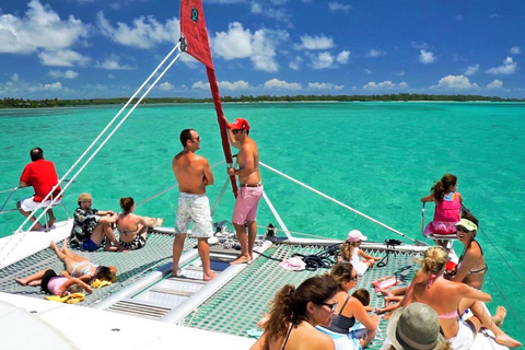 Escapada privada en catamarán a Île aux CerfsEscapada privada en catamarán a la isla de los Ciervos