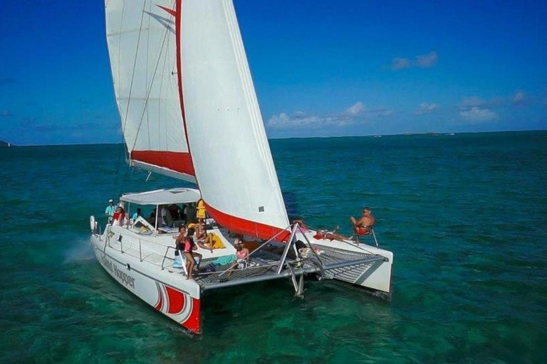 Escapada privada en catamarán a Île aux CerfsEscapada privada en catamarán a la isla de los Ciervos