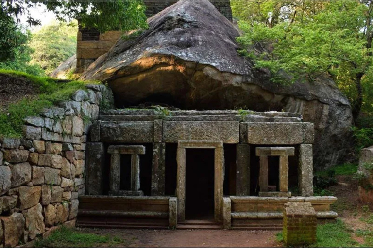 Anuradhapura: Kaludiya Pokuna, Mihintale Sunset Tuk-Tuk Tour