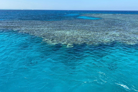 Dahab: luxury Snorkeling cruise with buffet lunch