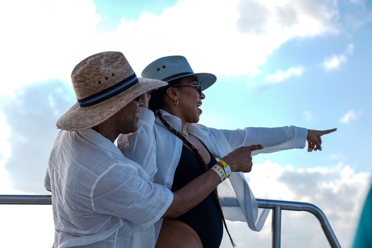 Ab Cancún: Isla Mujeres Bootsfahrt bei Sonnenuntergang