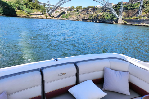 Oporto:Passeio Privado de Barco no Rio Douro (max 6px) 1h30mPasseio Privado de Barco no Rio Douro (max 6 px) 1h30m