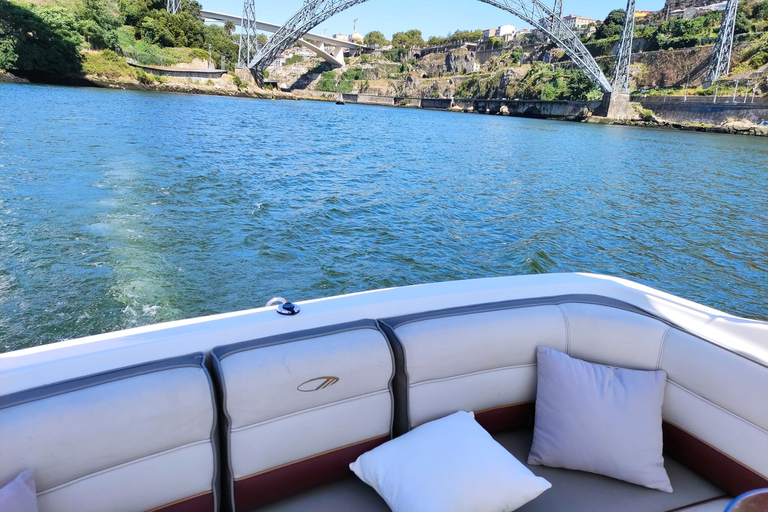 Porto:Passeio Privado de Barco no Rio Douro (max 6px) 1h30m Passeio Privado de Barco no Rio Douro (max 6 px) 1h30m