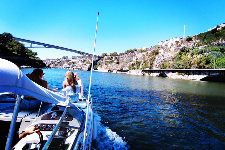 Oporto:Passeio Privado de Barco no Rio Douro (max 6px) 1h30mPasseio Privado de Barco no Rio Douro (max 6 px) 1h30m