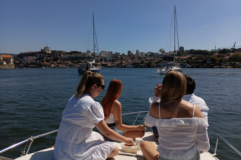 Private Boat Tour 6 Bridges 1h30, group price up to 6px