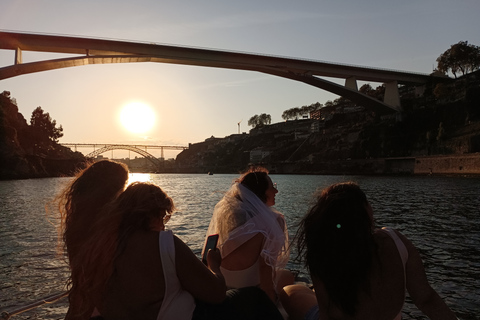 Porto: Passeio Privado de Barco no Rio Douro (maks. 6 pikseli) 1h30mPasseio Privado de Barco no Rio Douro (maks. 6 pikseli) 1h30m