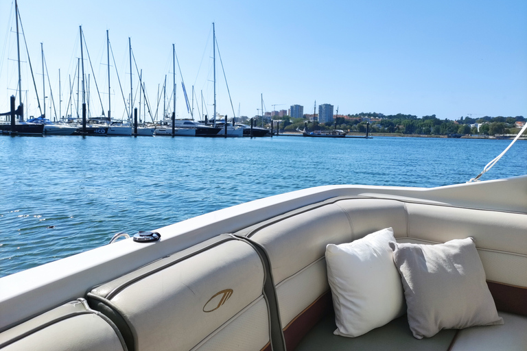 Porto: Passeio Privado de Barco no Rio Douro (maks. 6 pikseli) 1h30mPasseio Privado de Barco no Rio Douro (maks. 6 pikseli) 1h30m