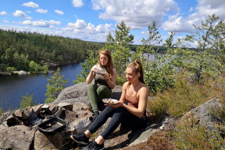 Stockholm : randonnée dans une réserve naturelle avec déjeuner autour d'un feu de camp