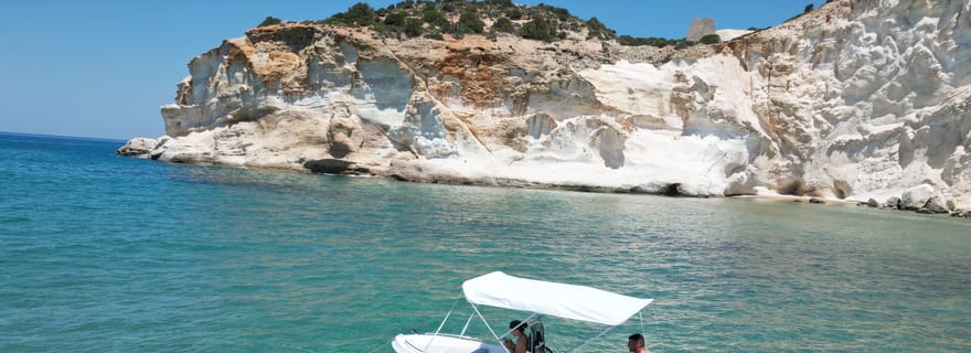 Depuis Provatas Milos : bateau privé pour Kleftiko avec guide