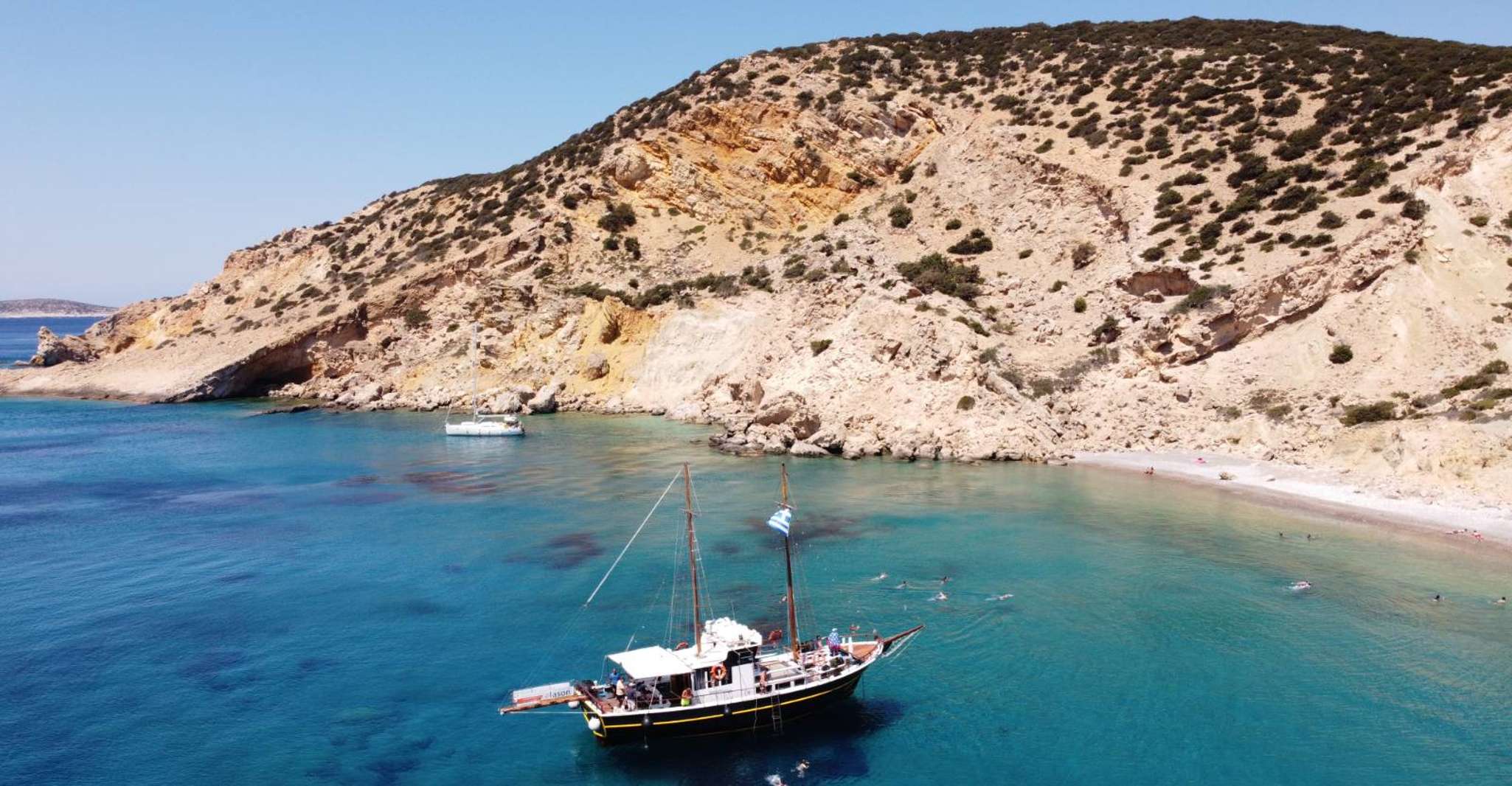 Agia Anna, Naxos, Koufonissia y Rina Cave Boat Trip con BBQ - Housity