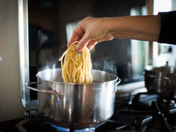 Ragusa: Clase de cocina de pasta y tiramisú en casa de un lugareño