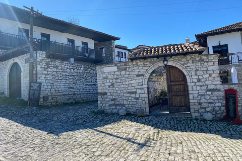 Berat- Aus TiranaBerat (UNESCO) Von Tirana aus