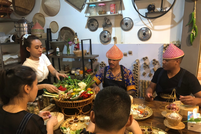 Bangkok : Clase de cocina de medio día en Tingly Thai CookingDestaca 4 platos famosos de comida tailandesa en Silom, Bangkok