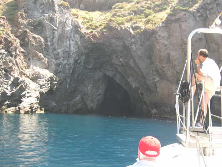 Desde Lipari Excursi N En Barco A La Isla De Vulcano Getyourguide