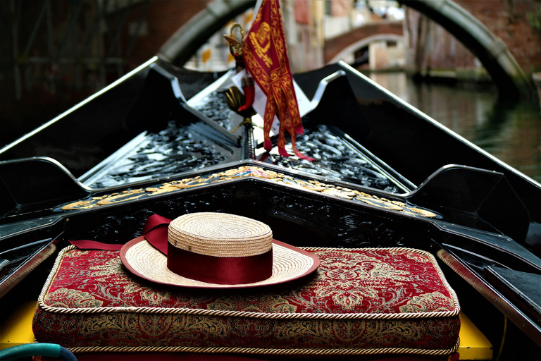 Venedig: Canal Grande - Gondelfahrt mit KommentarGruppen-Gondelfahrt mit Guide