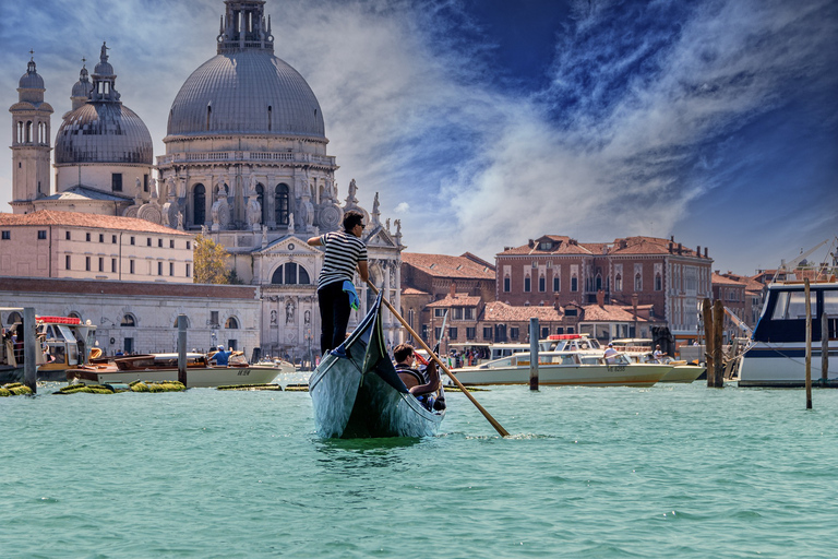 Venezia: Canal Grande in gondola con commento informativoGondola condivisa con commento dal vivo - Inglese