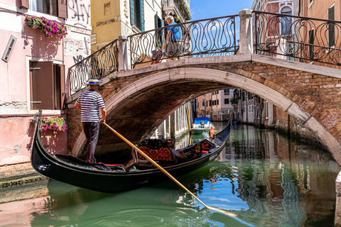 Venezia: Canal Grande in gondola con commento informativoGondola condivisa con commento dal vivo - Inglese