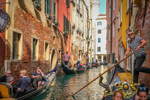 Veneza: Passeio de Gôndola Grande Canal com ComentáriosGôndola compartilhada com comentários ao vivo - inglês