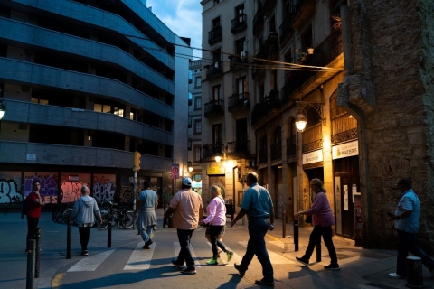 Barcelone : visite de tapas en soirée de 3 heures avec un guide localVisite de groupe partagée