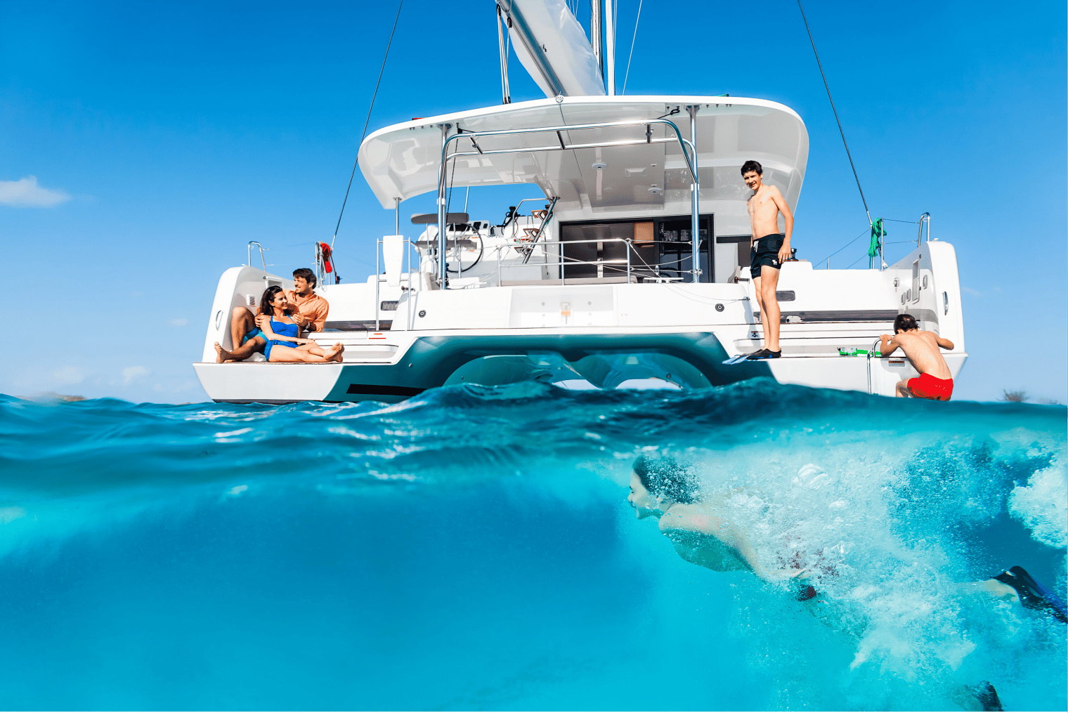 Mykonos: Katamaran-Kreuzfahrt mit Mittagessen, Getränken und Transfer