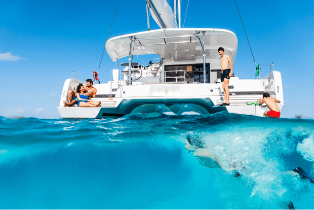 Mykonos : Croisière en catamaran avec déjeuner, boissons et transfert