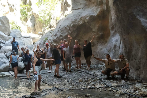 Van Chersonissos Verbazingwekkende Sarakinas-kloof in het oosten van Kretageweldige Sarakinas-kloof in Oost-Kreta