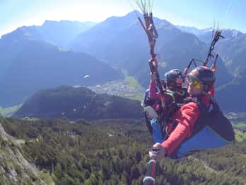 Mayrhofen: Höhenflug über den Bergen von Mayrhofen